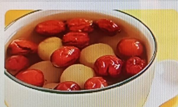 晚上睡不着真的太痛苦，给大家推荐几种睡前能安神的食物。香蕉堪称“助眠神器”，它