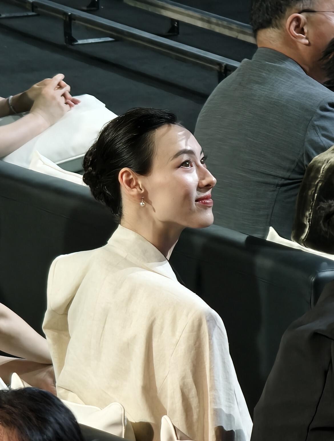 梁洛施，172cm，38岁出生地，中国澳门，祖籍广东中山，中英葡混血（父亲葡萄