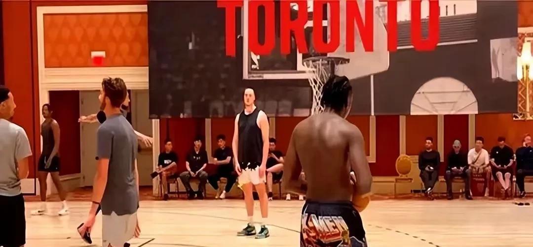 杨鸣、刘子庆现场观摩奥拉迪波，冲击冠军在此一举辽篮管理层亲赴NBA夏季联赛考察