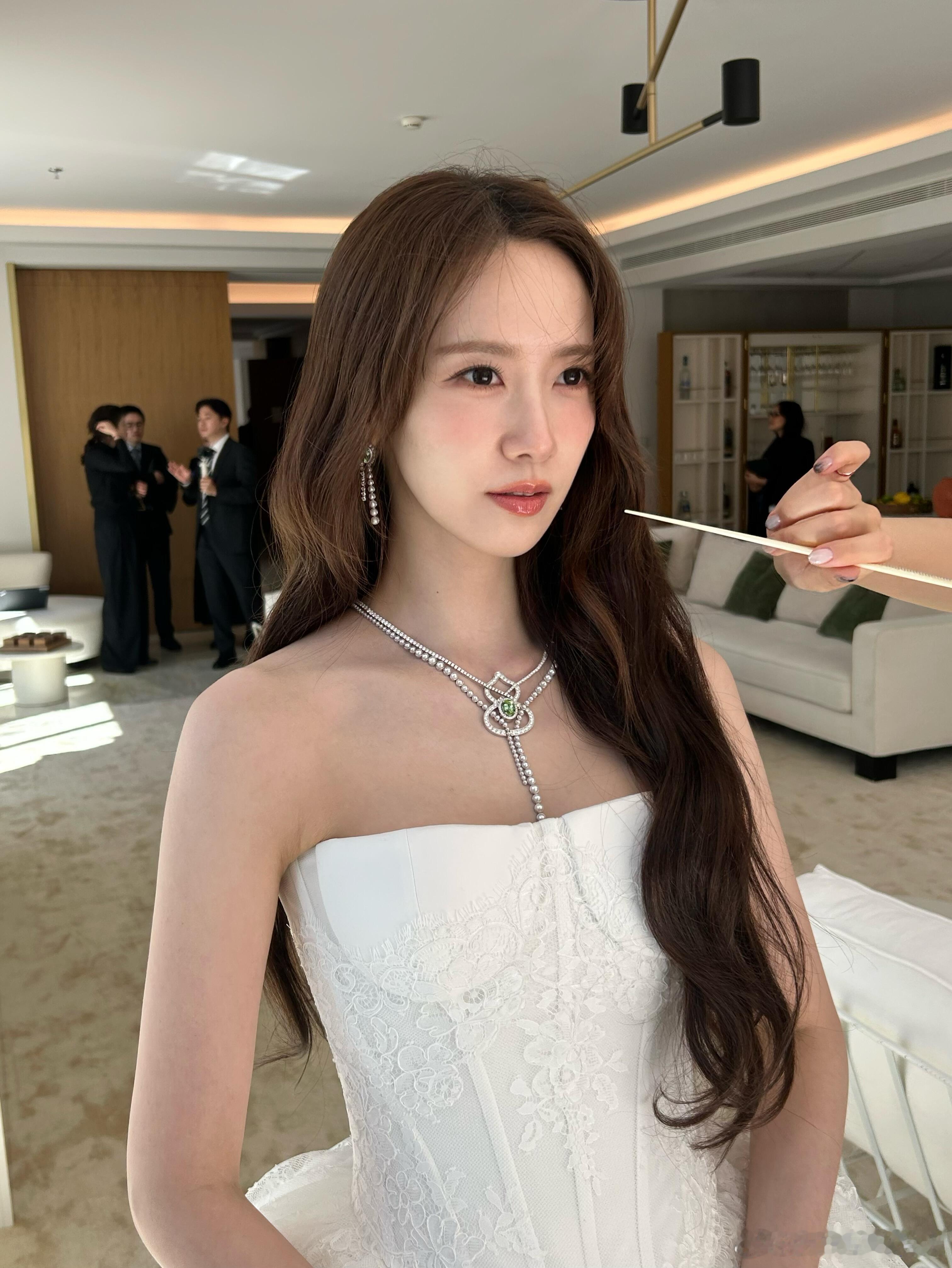 林允儿要被允妈盯坏了