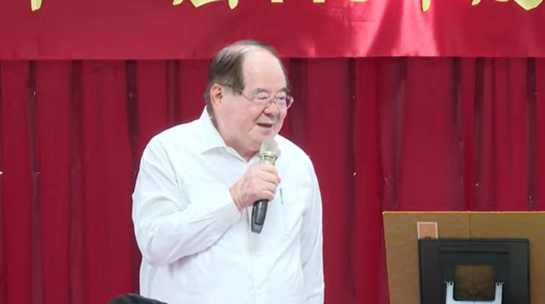 国民党副主席兼秘书长李乾龙在7月27日国民党中评会上称赞党主席郑丽文。他表示，在
