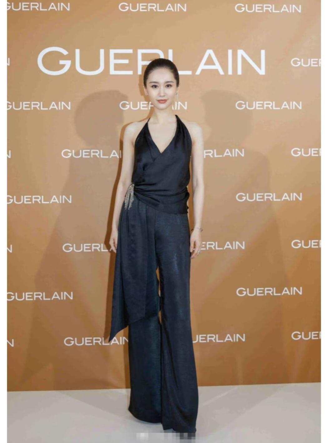 王子文，头骨绝绝子。