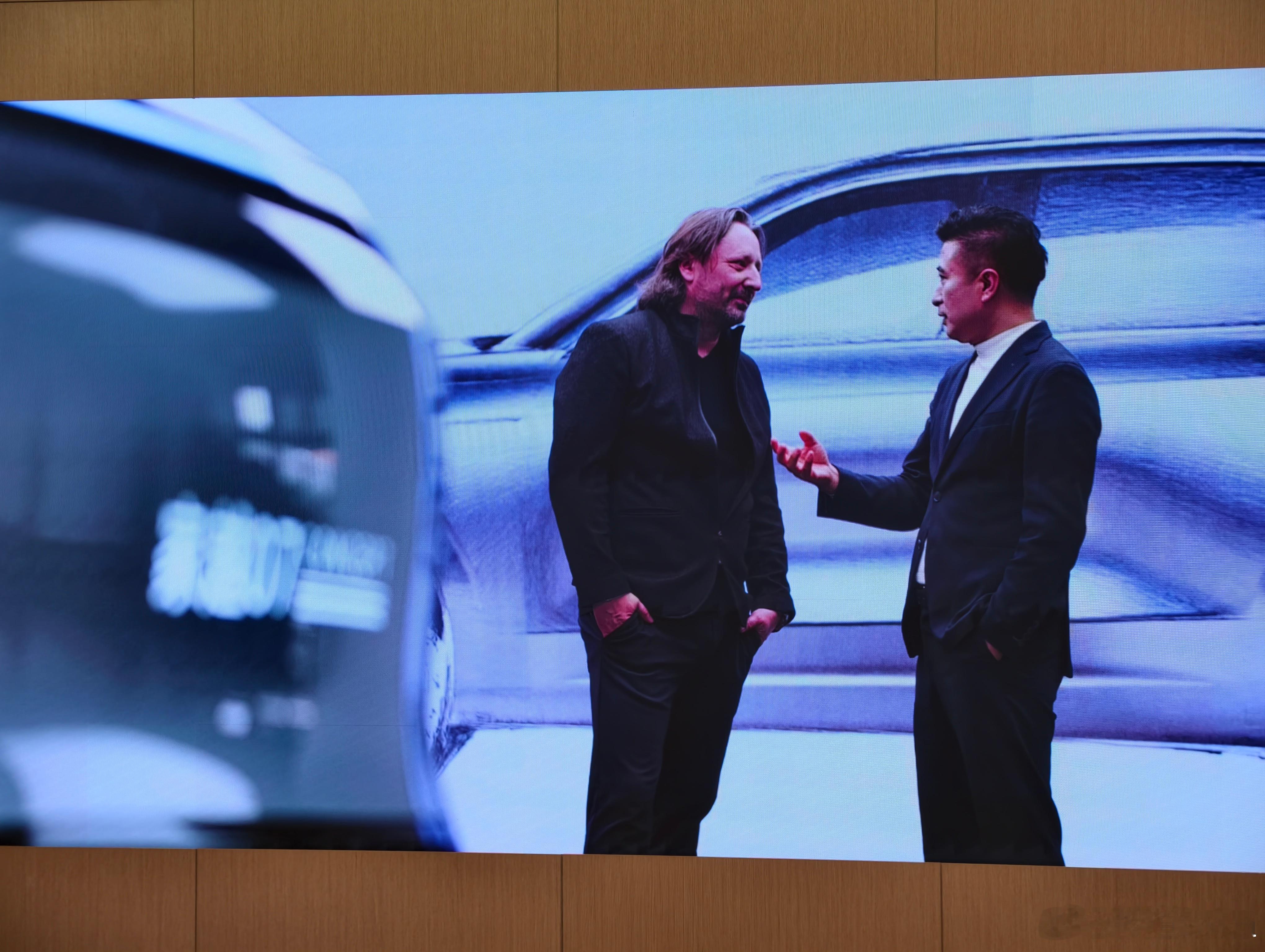 来看看荣威的概念车们，今天有三款要发。还没开场，就被我抓住这张图大家来看看能找到