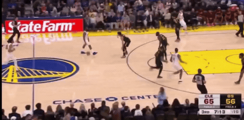 哈登这球没犯规？今天骑士在客场挑战勇士，最终以118-111取胜，锁定季后赛。