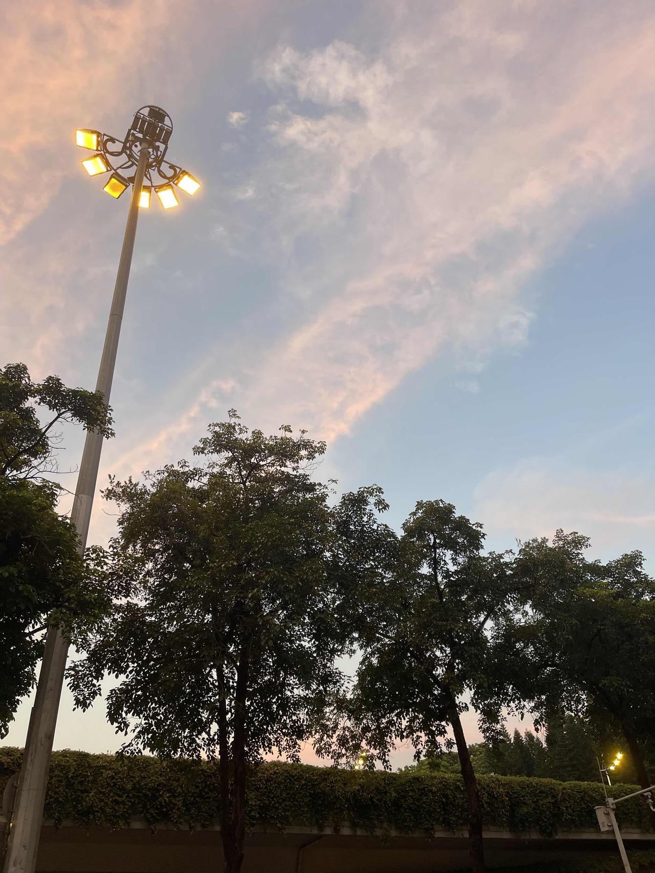 台湾人的工资，到底比大陆高多少？很多人一听到这个问题，第一反应就是“那肯定高啊”