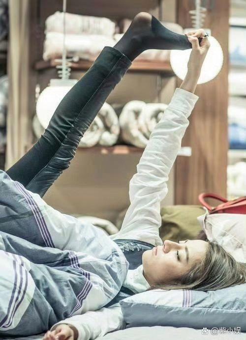 终于知道当初热巴为什么要捂脚后跟了！