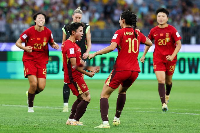中国女足1-2不敌澳大利亚女足无缘亚洲杯决赛中国女足无缘亚洲杯决赛中国女足1比