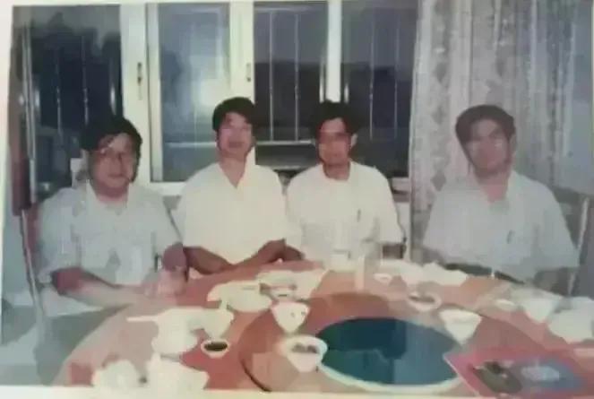 有多少人能够想到，照片中这几个神情落寞的中年男子，很多年前却曾是名噪一时的人物，