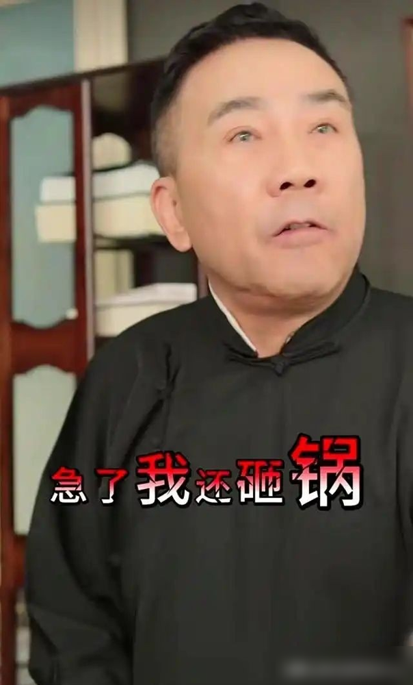 郭德纲亲师弟点名骂海清，说他们没演出、没师承，就靠骂德云社活着。郭晓小，侯耀文关门弟子，论辈分郭德纲
