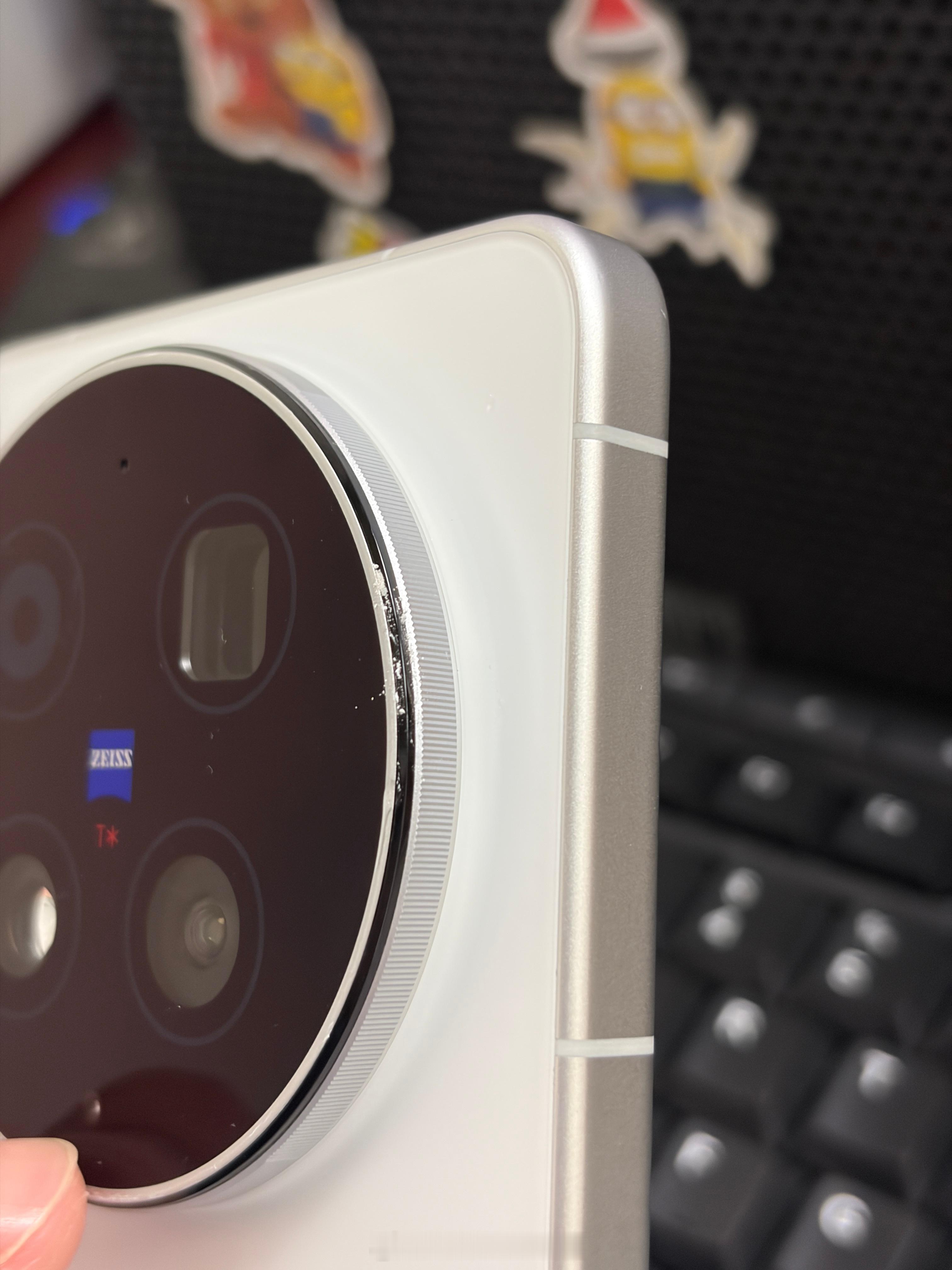 刚刚手机掉地上给我单位瓷砖给干出粉末了Deco还完好无损，vivoX300U