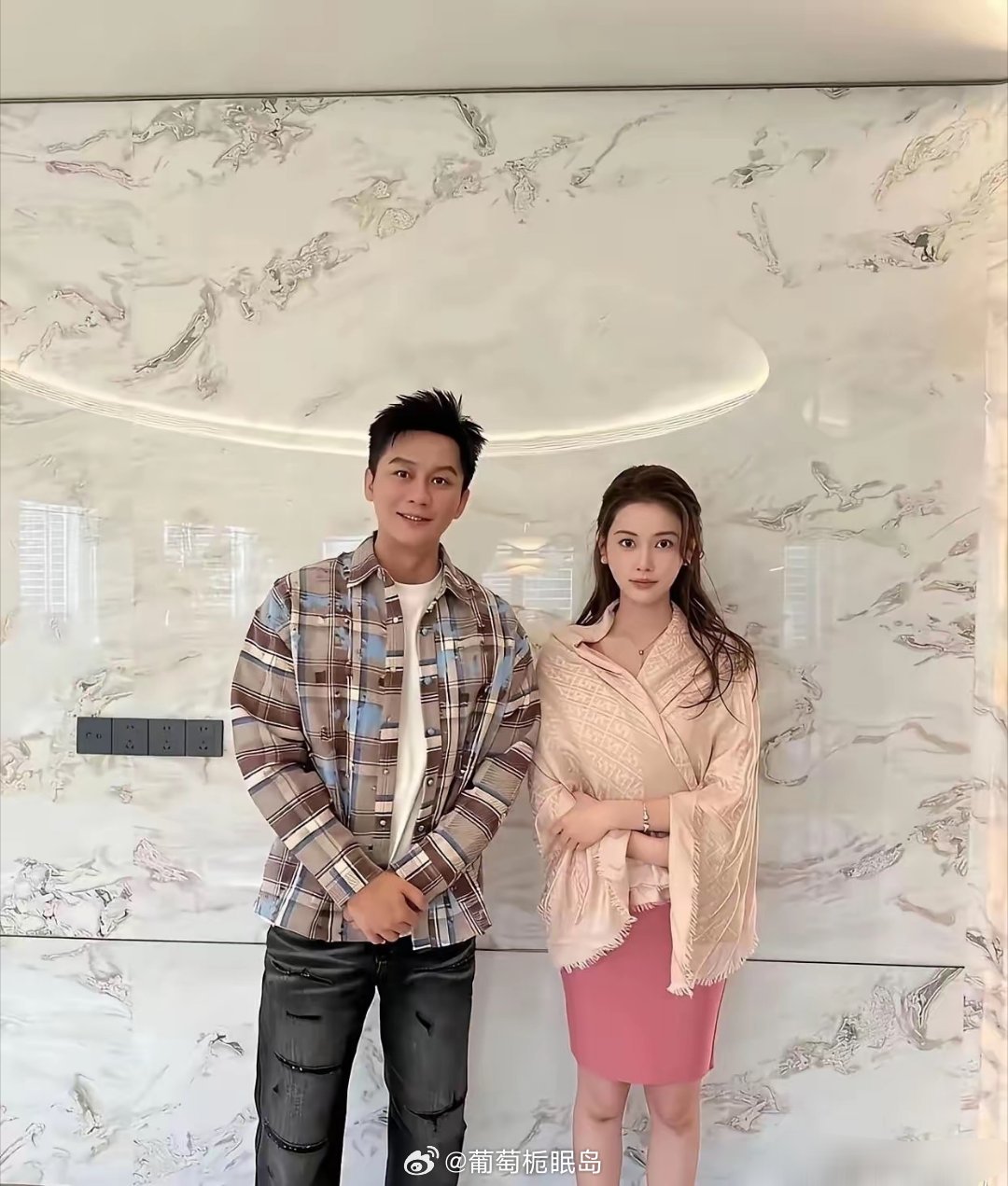 李晨身边这个美女是谁啊，也太好看了吧​​​