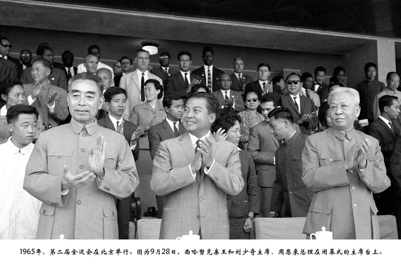 1956年2月19日，周恩来总理在首都机场送别柬埔寨西哈努克亲王时，发生了一件极