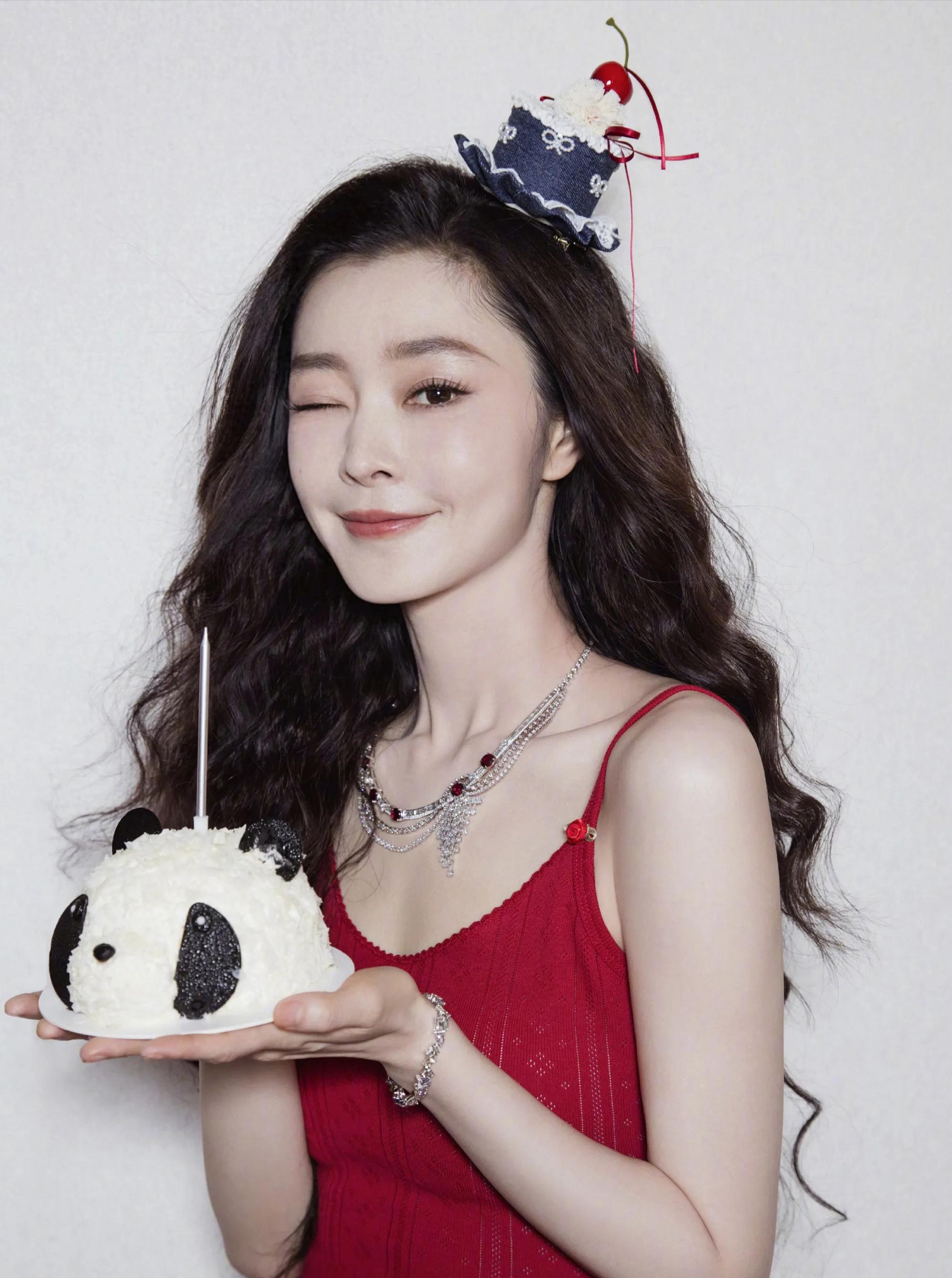 女星宋轶快乐过生日：又美丽又可爱！