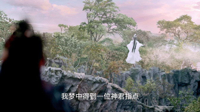 千秋令魔尊十年长生血换女主一命每一帧重光喂长生血的画面都像刀割一样痛，魔尊也能变