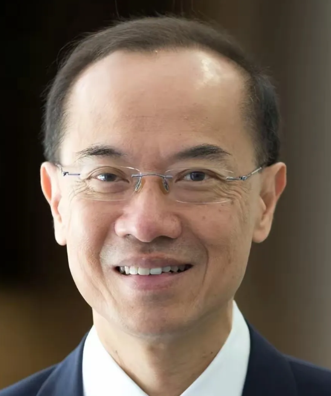 新加坡前外长杨荣文说的那句话，真是说到人心里去了：“中国人在准备战争，但真的不想