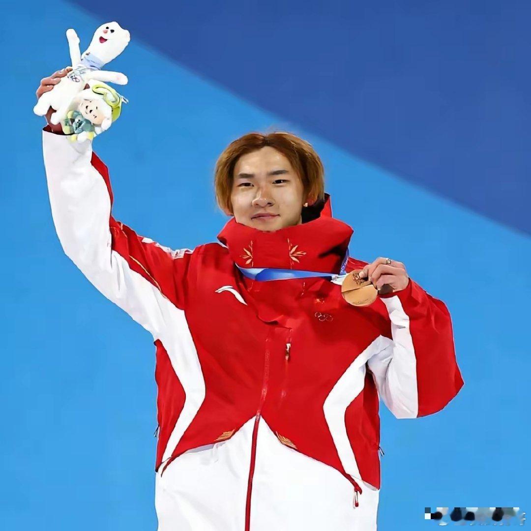 快讯：第25届冬奥会，中国代表队首枚奖牌诞生。北京时间2月8日，在单