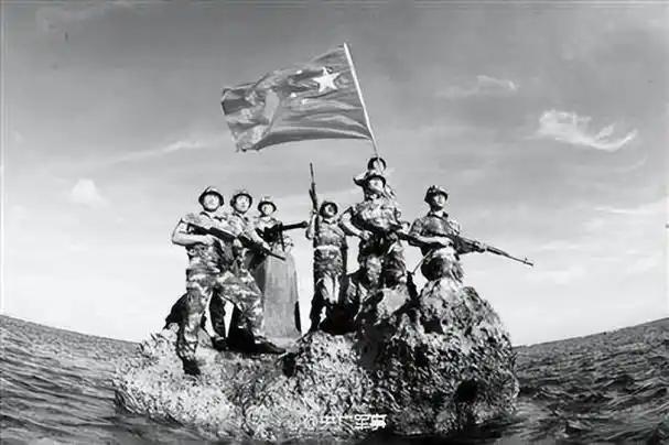 1990年，我国驻南薰礁的11名战士突然失联，后来派船过去查看，才发现11名战士