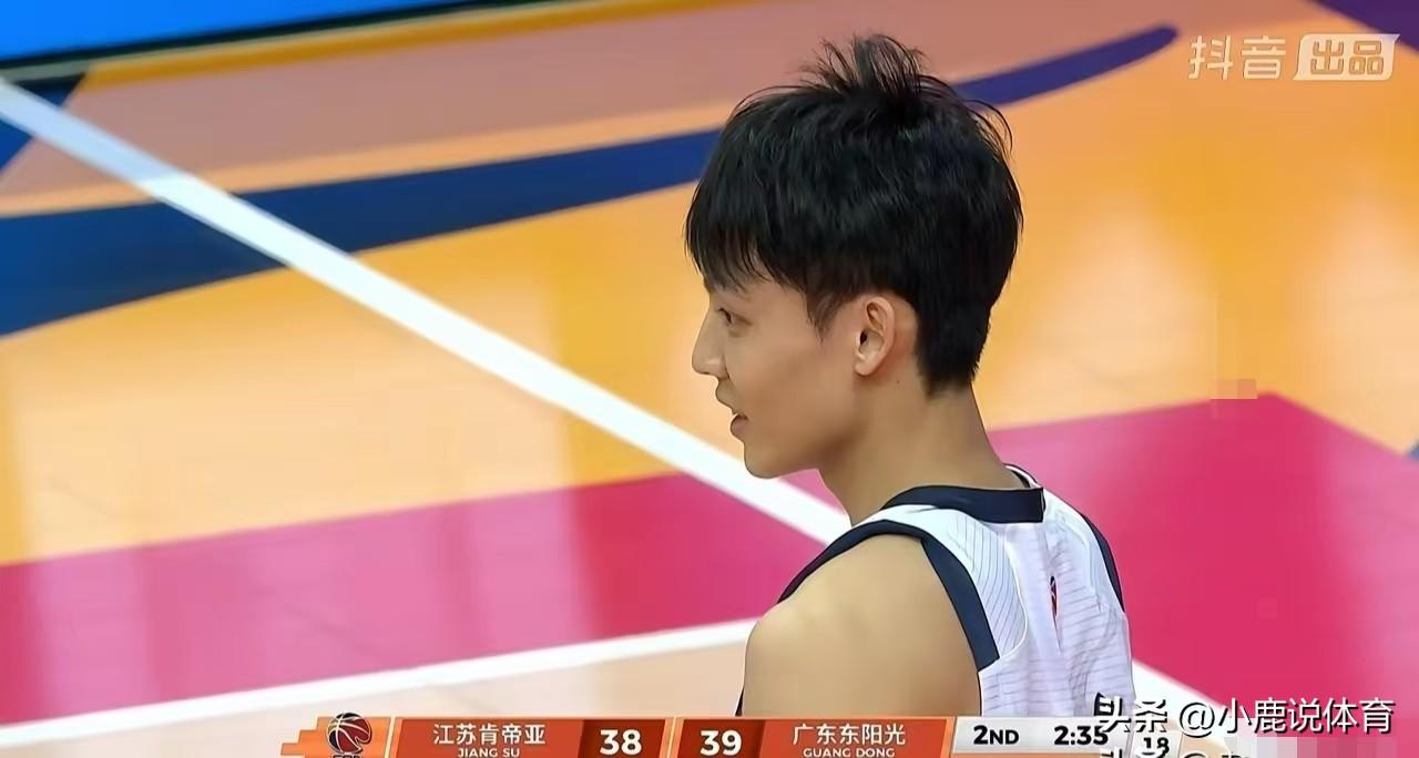 广东居然输给江苏！到底在搞什么？打个弱队都能险翻车。豪门脸都丢没了。