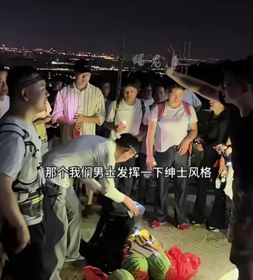 你们有没有遇到过这种“烂好人”，总爱在女生面前表演大度、装大方。就像视频中这