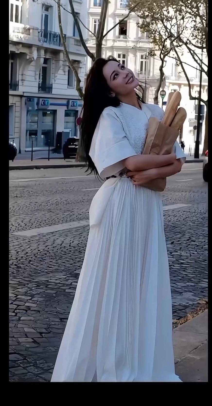 太喜欢巴黎时装周这两套造型了！！法式女孩！！美神降临！！热巴跟巴黎适配...