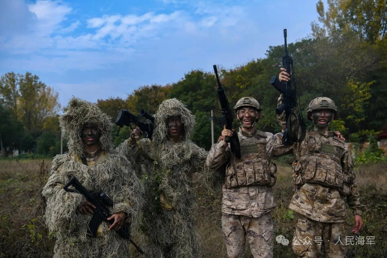 额，这地形地貌，大概率是蛟龙→_→。蛟龙突击队以前也有几个丛林/林地地貌相关的老