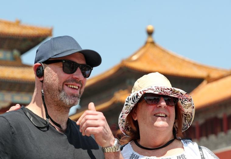 国庆即将到来，传来三个消息，风向彻底变了！第一个，老外大批来华旅游。往年国庆