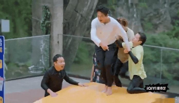 邓超鹿晗陈赫没招了五哈把超赫鹿整没招了哈哈哈哈哈超赫鹿最后的倔强，就是和节目组
