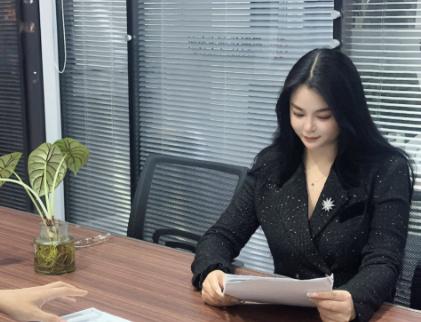 “太阴了！”陕西西安，23岁女孩应聘董事长助理岗位，没过多久企业通知她复试通过，