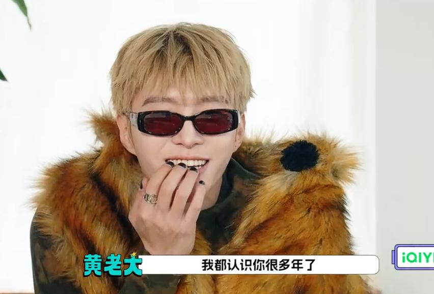 没想到范丞丞还是黄晓明看着长大的！范丞丞小时候非常害羞，不敢讲话，去剧组探班姐姐