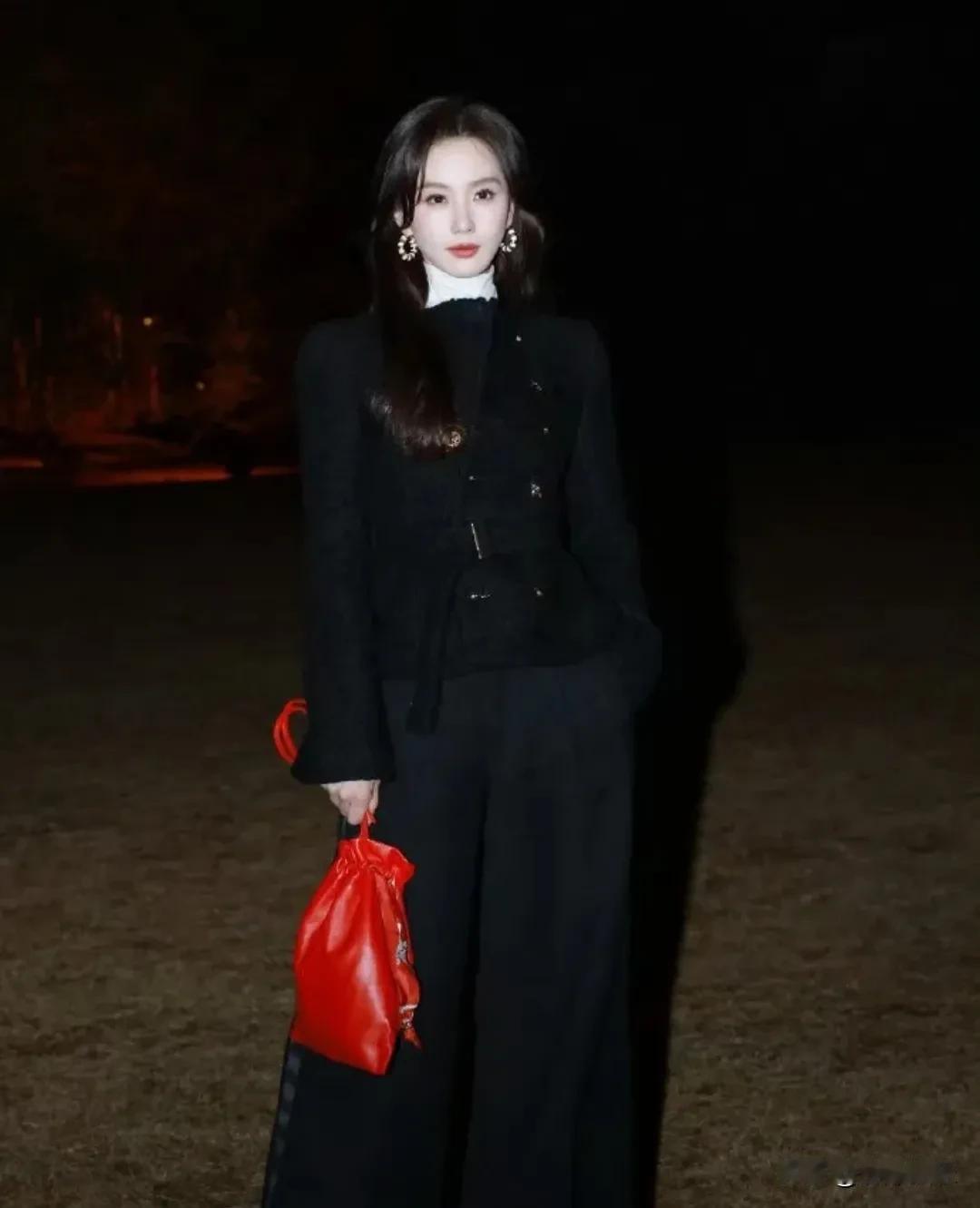 “这也太刘诗诗了吧”火了。现在夸人气质好，都说“你今天有点刘诗诗哦”。这词儿形容