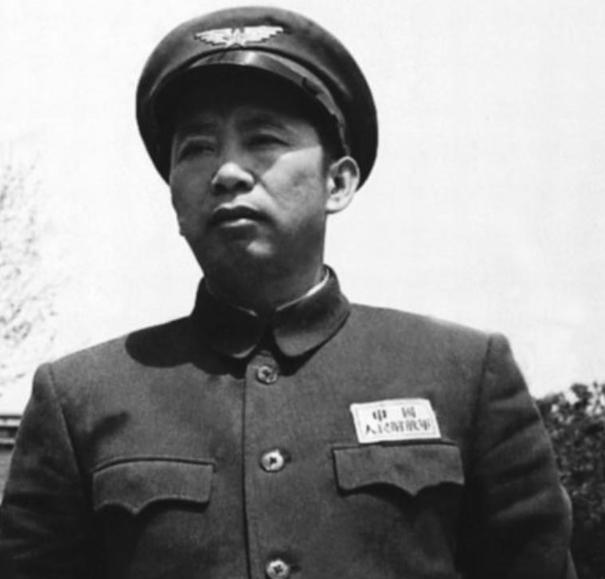 1960年，毛主席和刘亚楼闹了矛盾，随后，刘亚楼赶紧请来周恩来、罗荣桓、罗瑞卿等