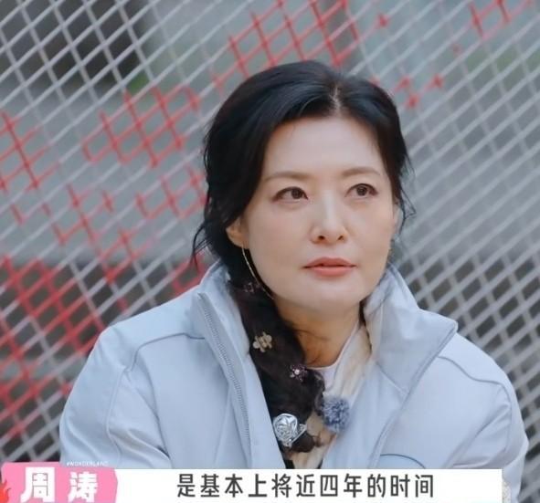 周涛拿着央视正处级待遇，在42岁那年自己跑去北京演艺集团当首席演出官，签的全是商