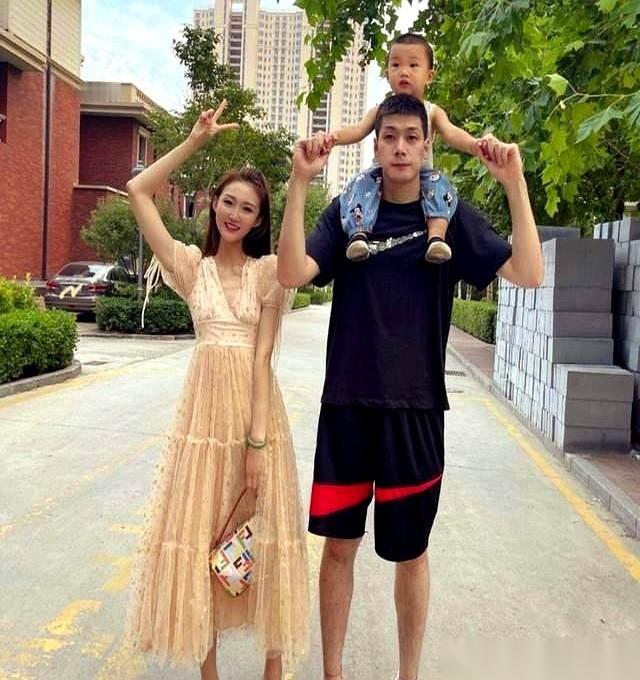 15年，6枚总冠军戒指，打了一辈子“绿叶”和辅助。结果一扭头，人家悄没声地，把