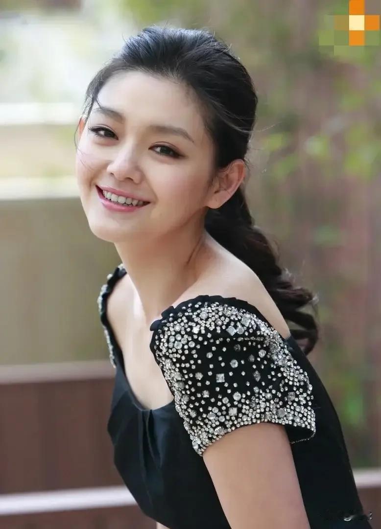 即使有再多的人不喜欢大S，也不得不承认，她不仅有一张漂亮的脸蛋，她还很有才华，与