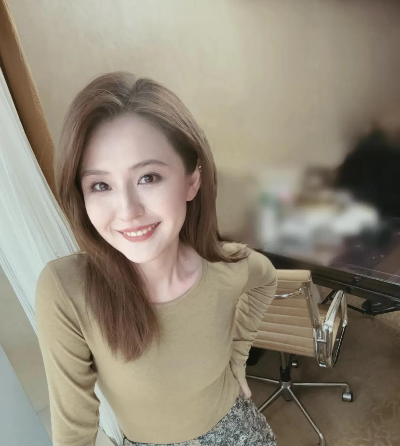 演员热依扎，突然自爆胸部损伤，肋骨骨折，没说什么原因，但是说已经很长时间。伤筋