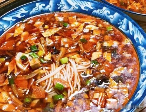 西安艳阳天西府饭的豆花泡馍、午餐和晚餐的臊子面、削筋面、擀面皮很好吃宝鸡让你最