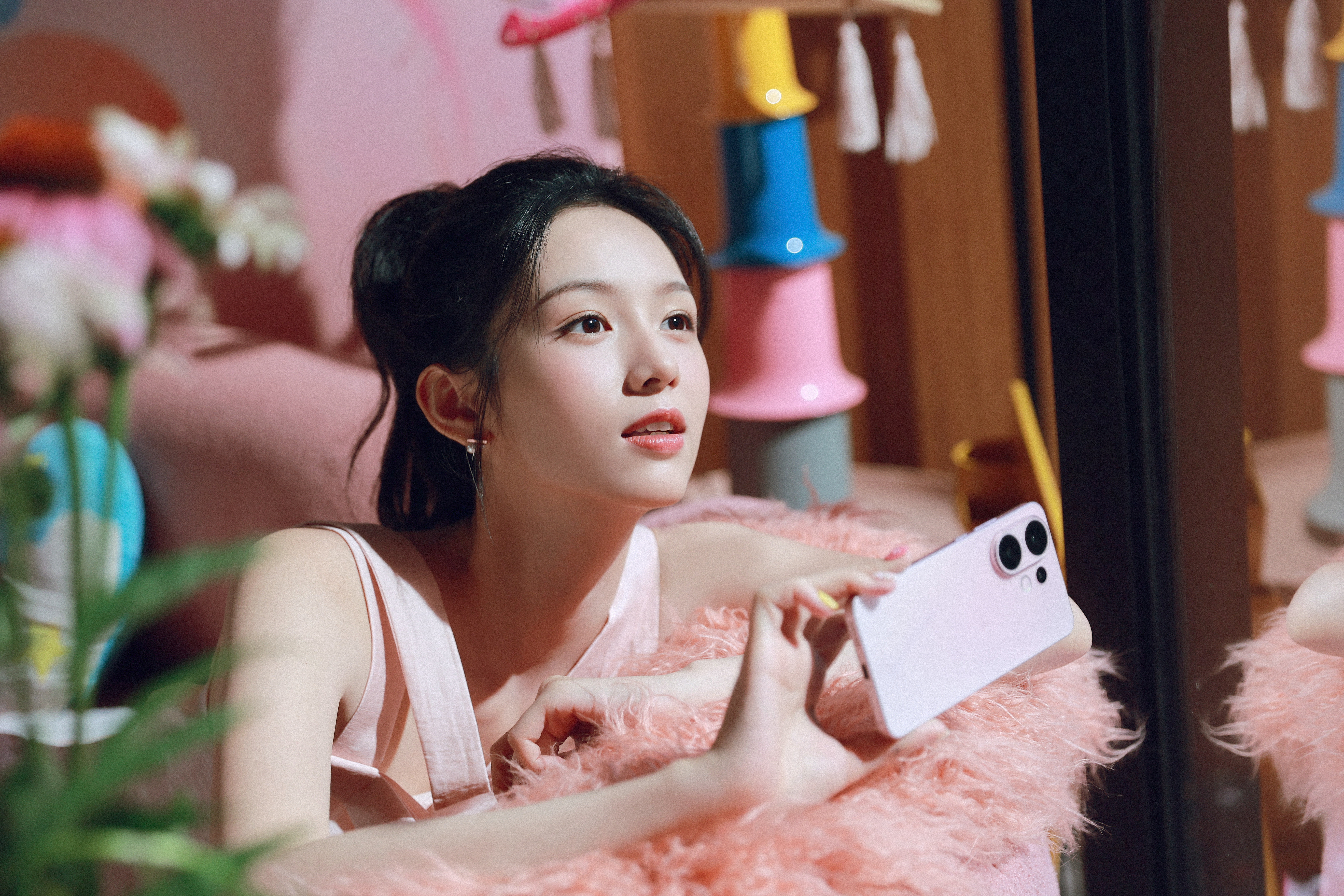周也wonderland封面大片周也在复制粘贴的时代，你是手写的诗