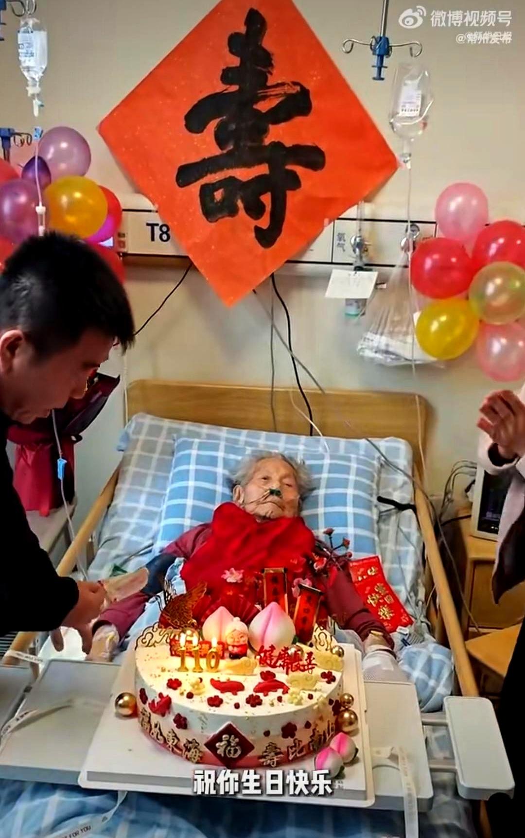 109岁了，家里还有43口人，五世同堂！最近江苏常州这位张珍保奶奶一过寿，直接