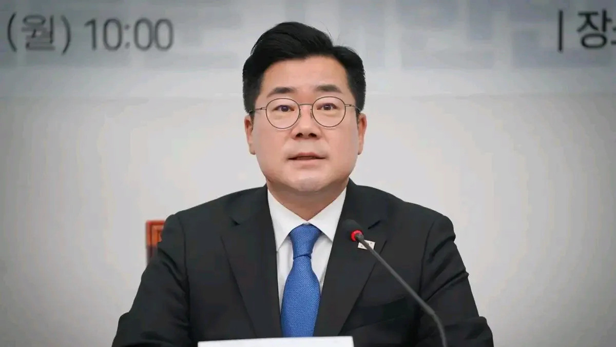 李在明俩大将争党首韩国政坛要炸锅了！李在明身边的两员猛将