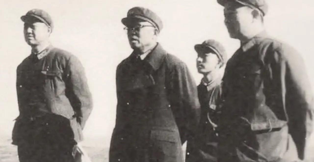 1973年冬，兰州军区司令韩先楚上将刚刚上任，因为战争年代留下严重的老胃病，提出