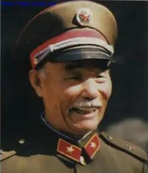1978年，开国中将孙毅中将外出理发，剪完之后还觉得长，于是让理发小伙再修一修。