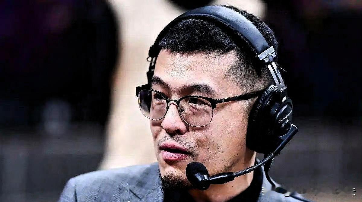 篮球名嘴杨毅：CBA和咪咕谈到快完蛋的进度了！恕我直言，咪咕之所以不愿付高价，可