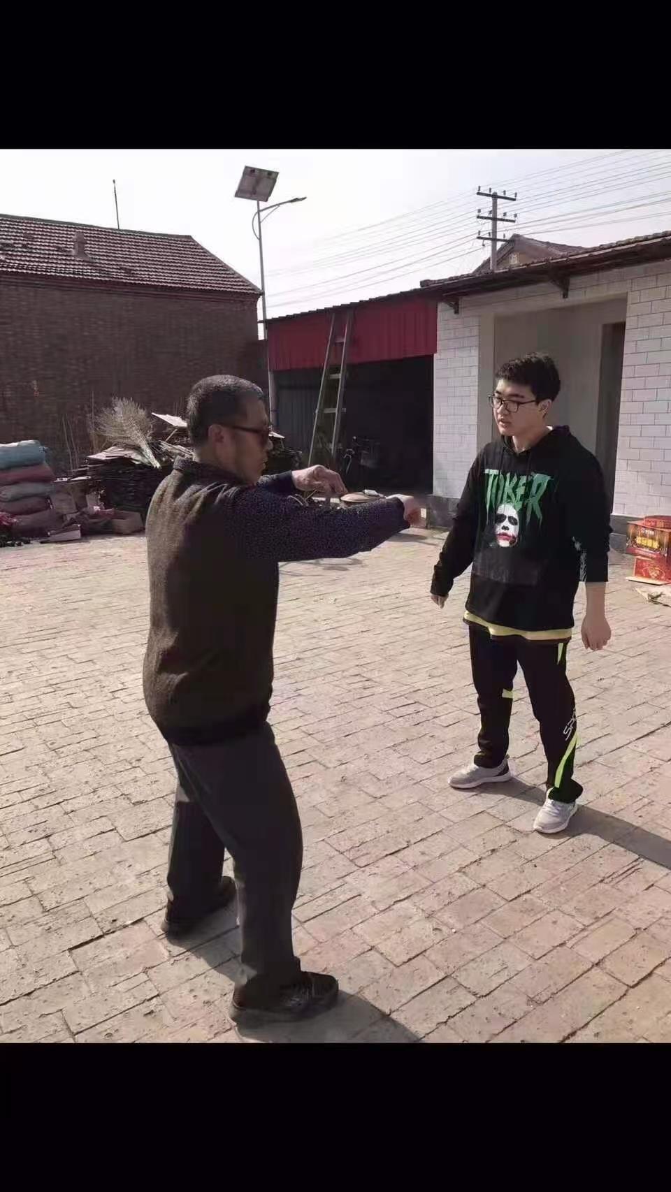 炸把练出了后座力！还炼出了气贯丹田！还会炼出气通股骨！练通涌泉入地三尺！