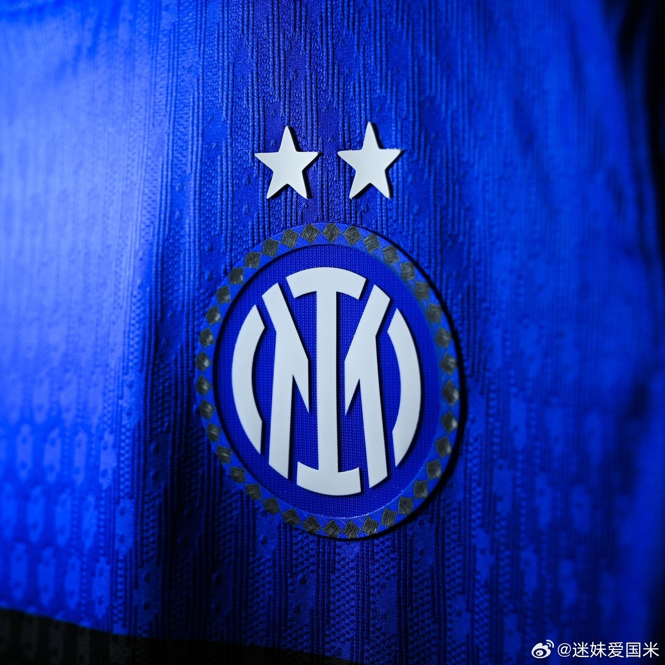 看到一个肥料说米兰德比压力更大的是领先10分的国际米兰，他们光着脚无需畏惧。国际