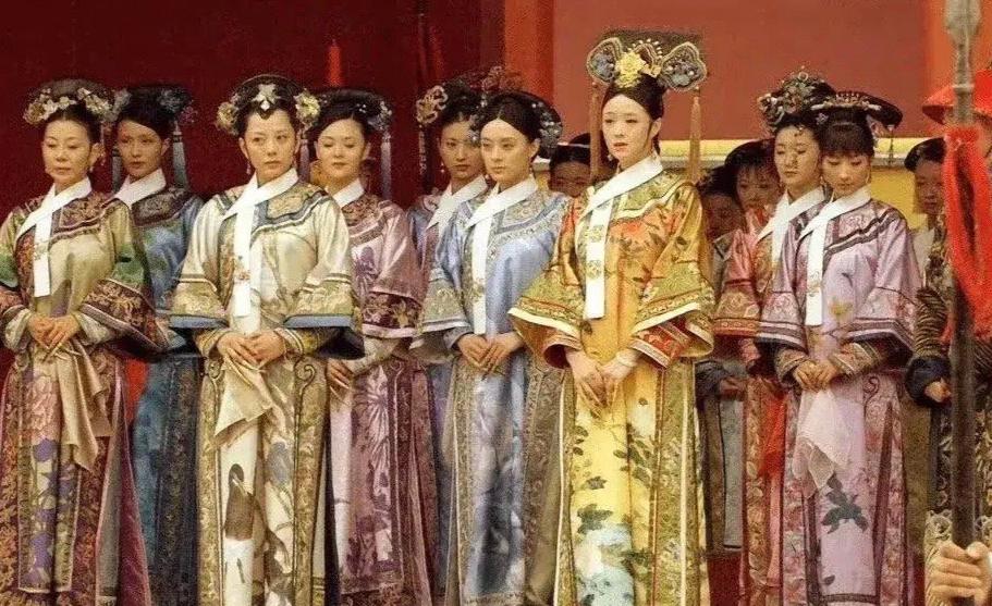 紫禁城有一条铁规矩：活人可以住在宫里，死人不行。不管你是皇贵妃还是端茶倒