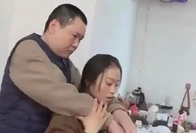 2020年，江苏一男子被卡车撞飞，妻子花光20万存款，医生摇头：“救不活了！”婆