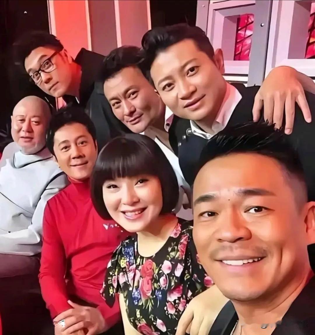 仔细看这七张脸，如果你能认出其中的三位明星，说明你手机没有白看。[灵