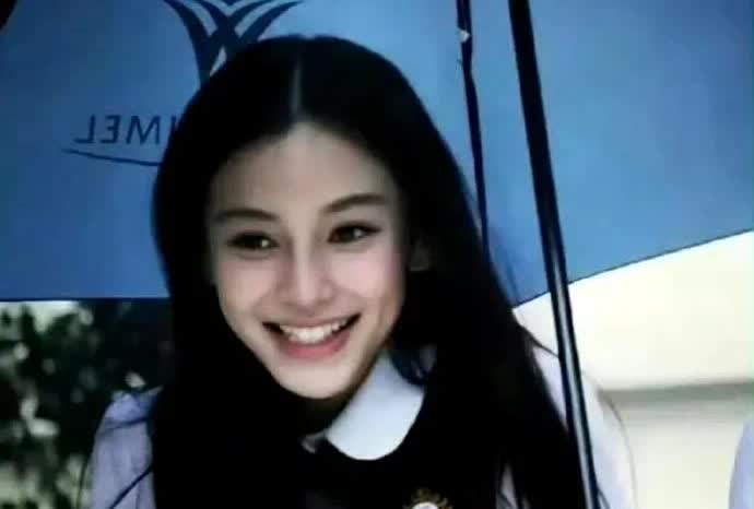 原来杨颖当年撑伞神图背后的撑伞人不是黄晓明，而是郑恺啊！​​​