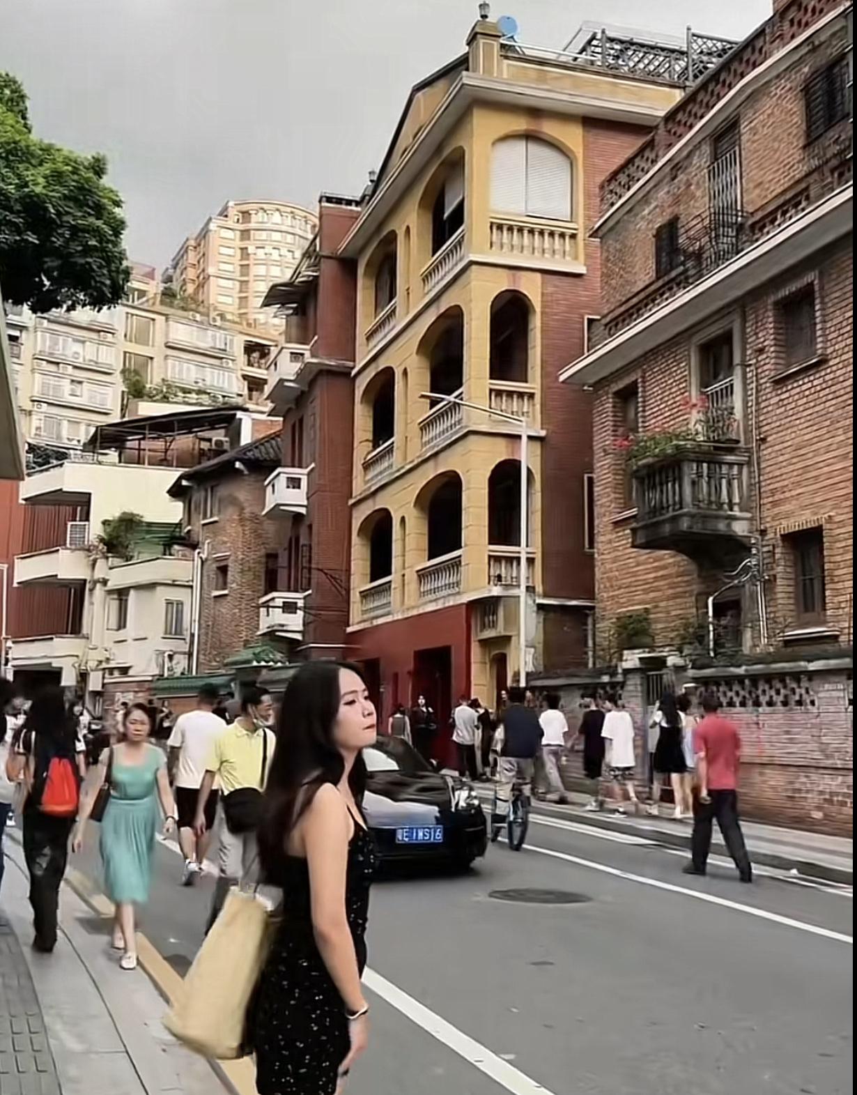 “从喝早茶，就能看出广州人的生活节奏很慢！”有人如此说！其实，有这种看法的人只是