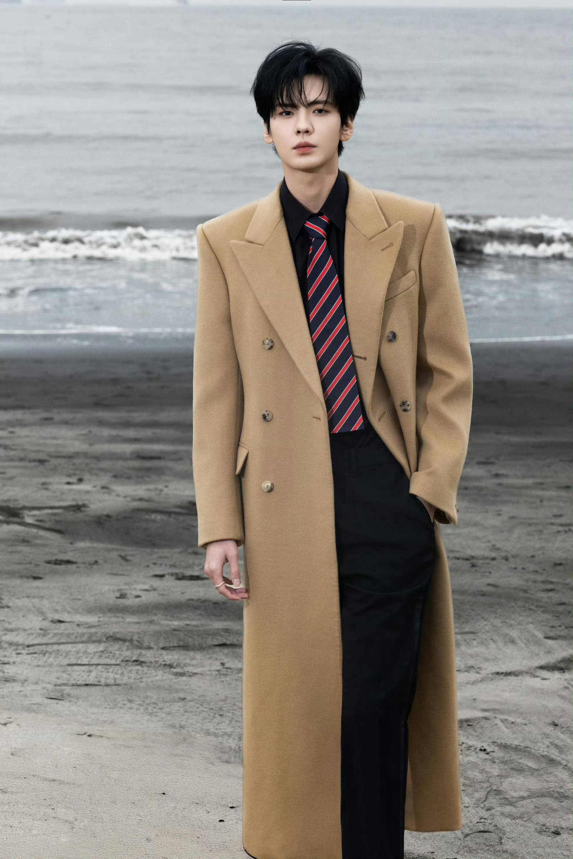 毕雯珺海边氛围感拉满，这张脸这身材，时尚表现力直接封神